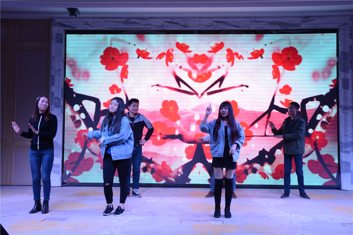 表演節(jié)目 表演節(jié)目