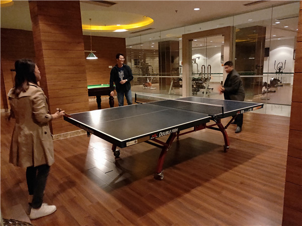 打乒乓球和臺球 打乒乓球和臺球